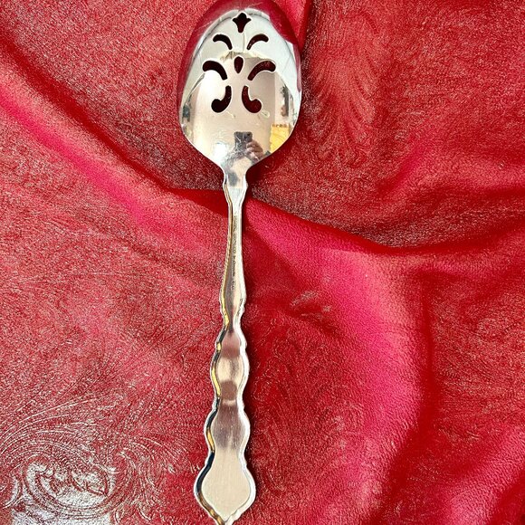 Distinction Deluxe Stainless by Oneida HH Valerie Pierced Serving Spoon - Picture 2 of 5